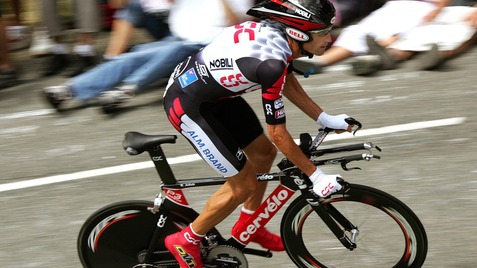 疑似“泡沫破裂”？高价签约引发转会市场热议，泡沫破灭前的顶峰